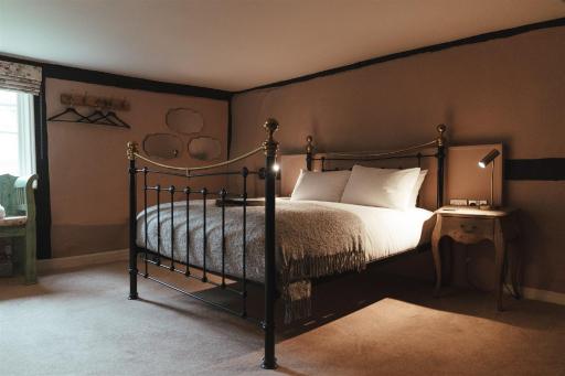 The Woolpack Hotel - Housity