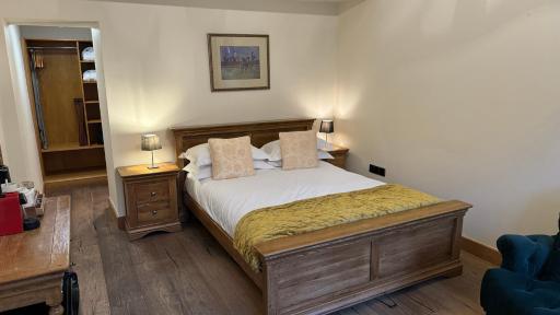 The Saddle Room - Housity