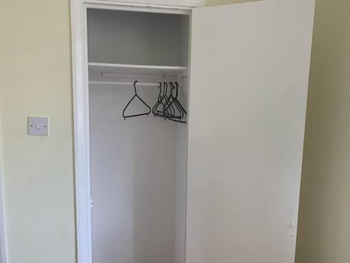 Cosy Box Room by Canary Wharf - Housity