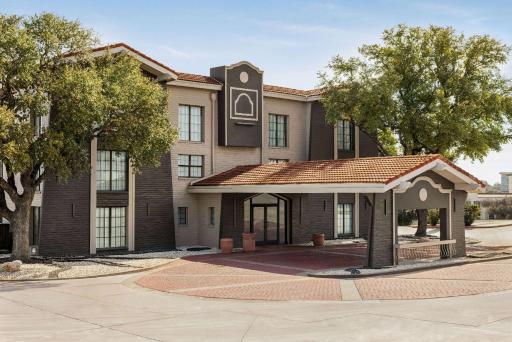La Quinta Inn by Wyndham San Antonio I-35 N at Toepperwein - Housity