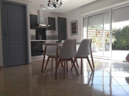 Maison dans une propriété avec une cour - Housity