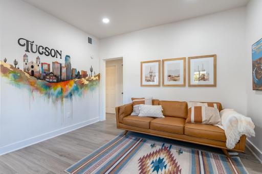 Fresh bungalow next to UArizona! - Housity