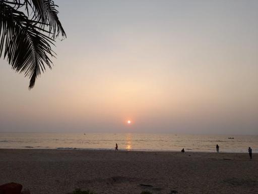 Sun Kissed Beach Stay - Housity