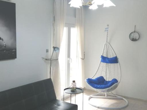 Blue swing chair apartment - Housity