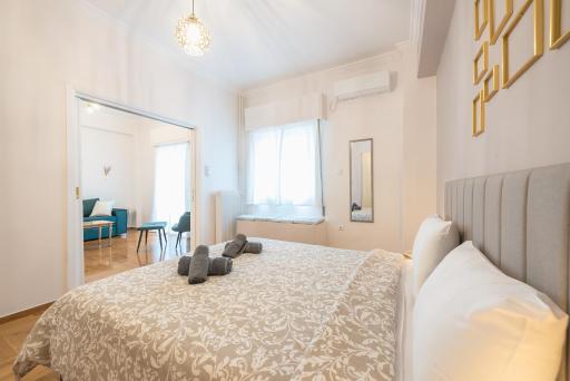 Golden Comfort With Courtyard By Greece Apartments - Housity
