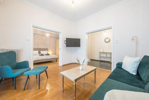 Golden Comfort With Courtyard By Greece Apartments - Housity