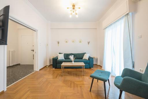 Golden Comfort With Courtyard By Greece Apartments - Housity