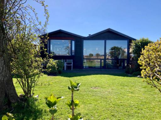 House Marijke with winter garden and direct access to the Lauwersmeer - Housity
