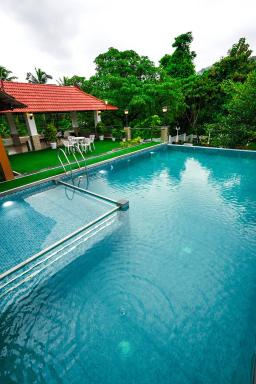 Athirappilly Rainland Resort - Housity
