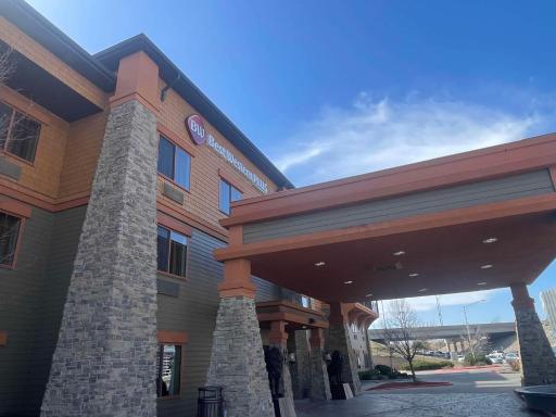 Best Western Plus KC Speedway Inn & Suites - Housity