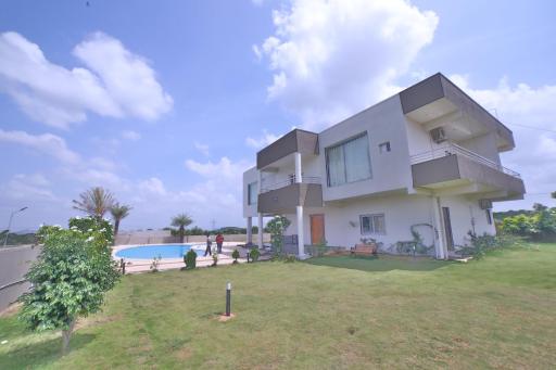 Jha Farms and Resort - Housity