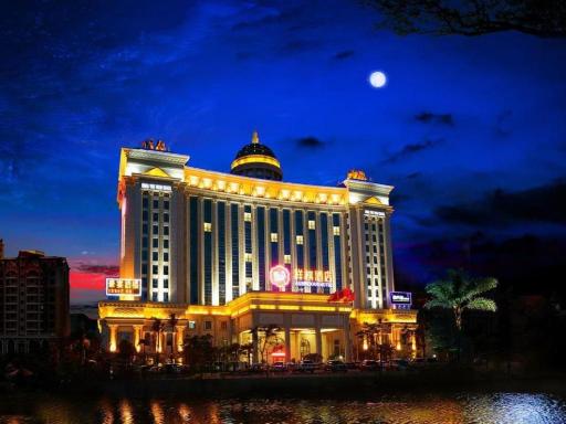 Auspicious Hotel - Housity