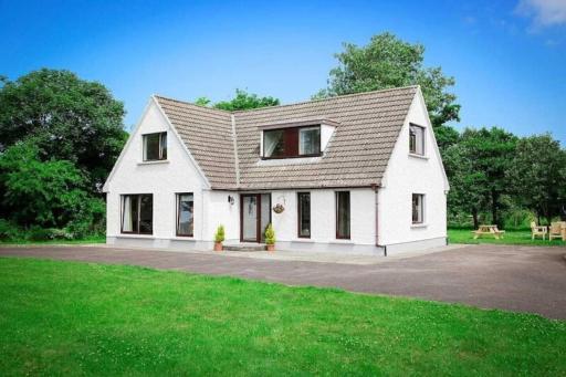 Ellie's Farmhouse - Housity