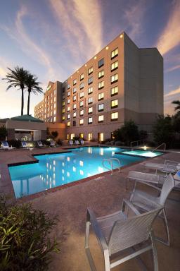 Radisson Hotel Phoenix Airport - Housity