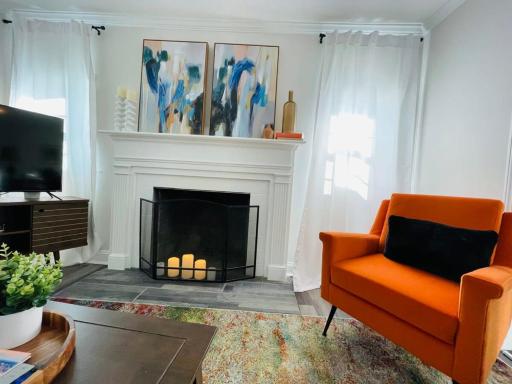 Large Renovated Cottage on East Lake Park - Housity