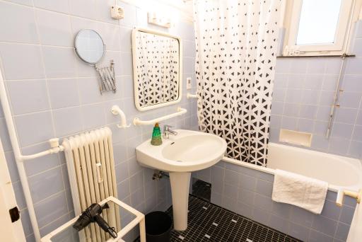 Central Living Apartment Opera - Housity