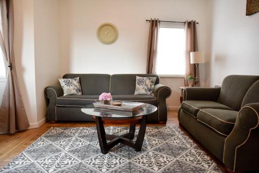 Cozy & Family Friendly Pittsburgh Home Sleeps 6 - Housity