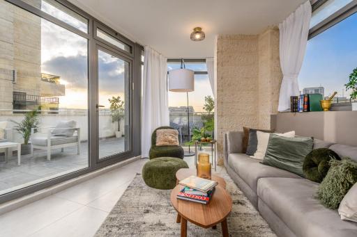 Unique Mini Penthouse In The Heart Of Jerusalem - Housity