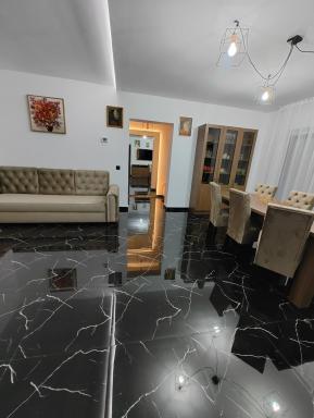 Black&White House - Housity