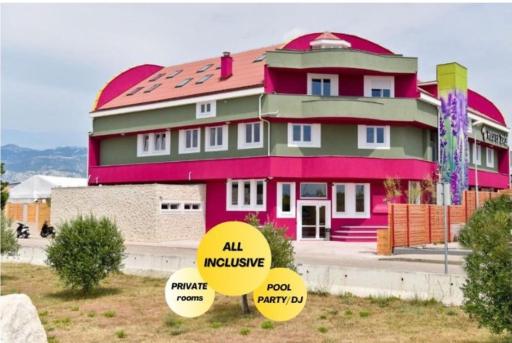 Hostel Zrće All Inclusive- ALL YOU CAN DRINK AND EAT! - Housity