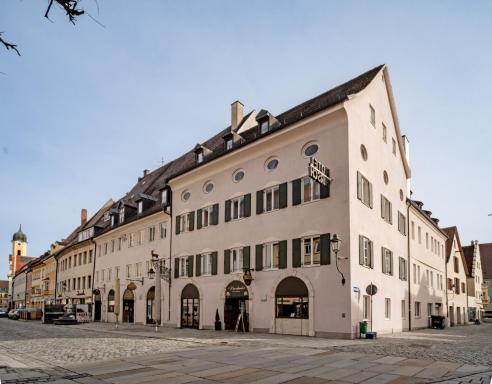 Hotel Goldener Hirsch - Housity