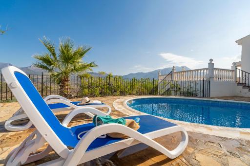 Iris stunning views heated pool - Housity