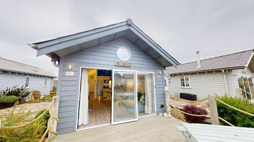 The Blue Anchor at The Bay Filey, sleeps 4, 2 dogs welcome for free too - Housity