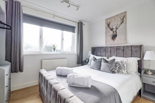 Lavish Rayleigh Apartment - LMV Property - Housity