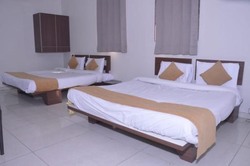 HOTEL INDRANI - Housity