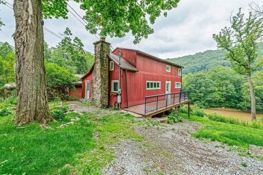 Pet Friendly Creekside Cabin At Darlington - Housity