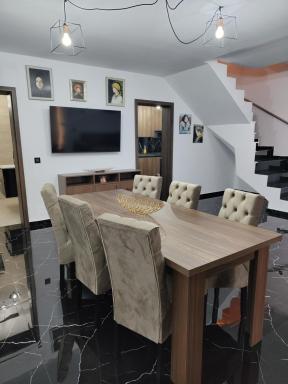 Black&White House - Housity