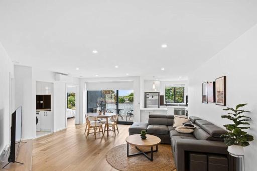 3 bedroom family apartment near Chadstone - Housity