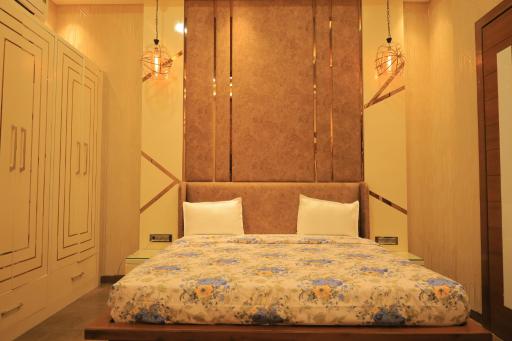 Royal Galaxy - Housity