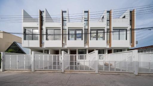 The Rooftop Townhouse in Center of Pattani - Housity
