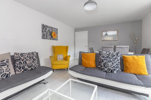 OPP B'ham - Perfect for Contractors and Travellers, gated parking! BIG SAVINGS booking 7 nights or more! - Housity
