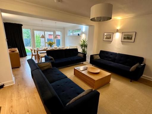 Lovely house & garden, short walk to town & beach. - Housity
