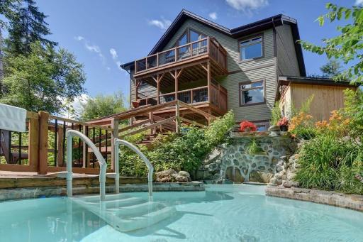 Front RIVER private BEACH 2 HOT TUBS 15 p SAUNA - Housity