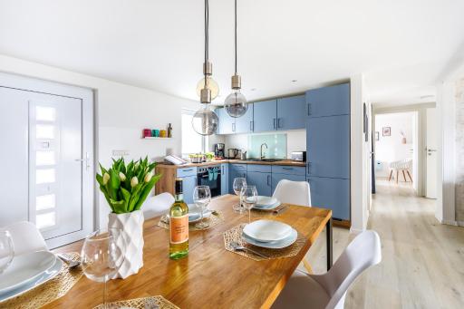 Großes Ferienhaus 70 QM mit 2 Schlafzimmer I 5 min zum See I überdachte Terrasse I nahe Werbellinsee - Housity