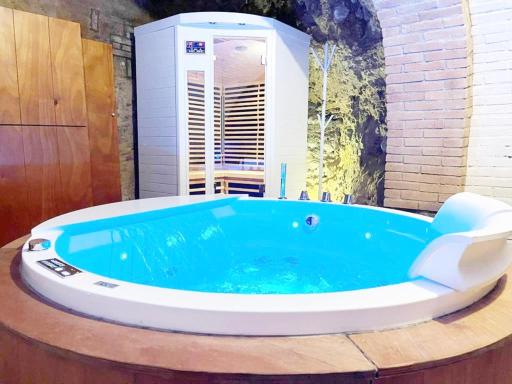 Suite In Love 21 by Zoom In Earth - Housity