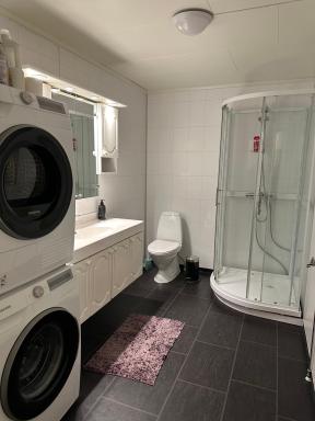 Vardø accommodation - white house - Housity
