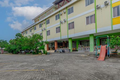 Hotel DMadinah Solo - Housity
