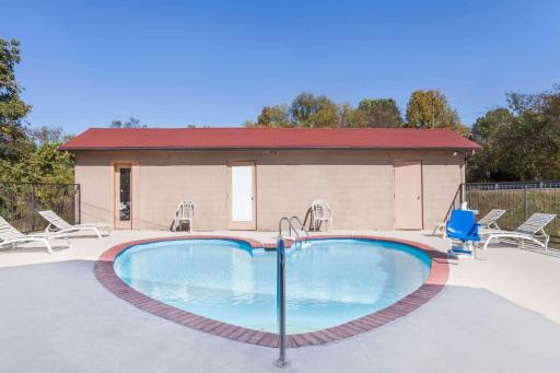 Travelodge by Wyndham Clarksville - Housity