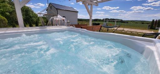 Domek z prywatnym duzym jacuzzi i sauna Przystan pod niebem - Housity