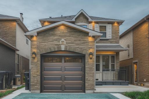 Classic & Luxury Private Detached Entire Home with Free WI-FI & T.V - Housity