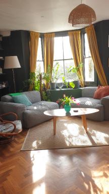 Charming bedroom in artist studio - Housity