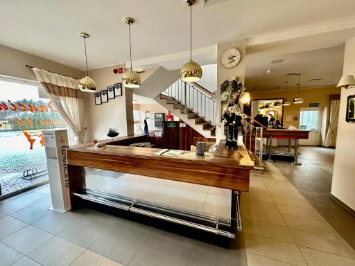 Hotel Pod Dębami - Housity