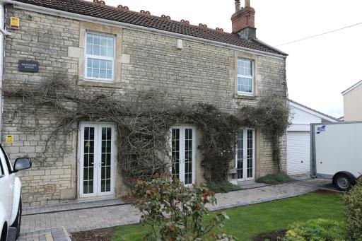 Midsomer Manor, Sleeps 16, Hot Tub, Near Bath - Housity