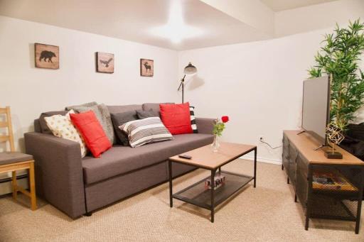 NEW Gorgeous Space in Moose Jaw Coffee Parking 4k Smart TV - Housity