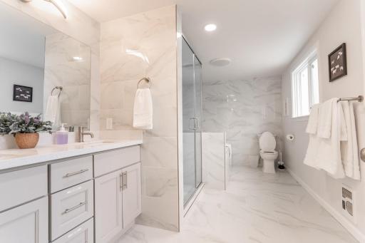 Burien's Top Unit with Spa-Inspired Bathroom - Housity