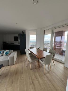 Private ensuite room near London - Housity